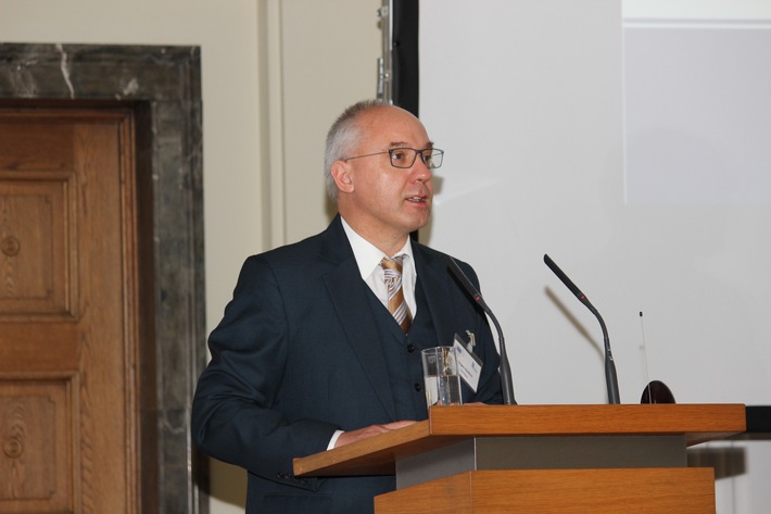 EU-weites Symposium der Europäischen Kommission und der Generalzolldirektion in München
Experten sprachen über die Weiterentwicklung der Bekämpfung der Produkt- und Markenpiraterie (FOTO)