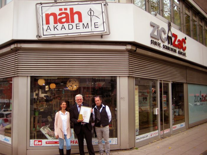 „Goldener Fingerhut“ geht an die Nähakademie von ZiC´nZaC „Goldener Fingerhut“ geht an die Nähakademie von ZiC´nZaC