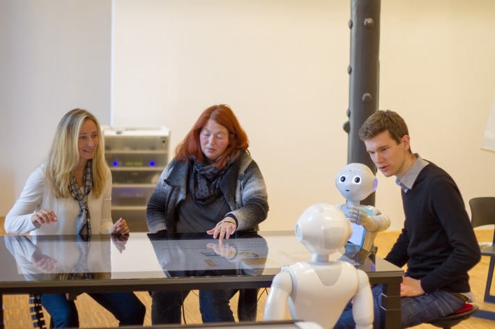 Denn Sie wissen nicht, was sie tun / Studie der TU Darmstadt zur Robotisierung von Büro- und Dienstleistungsberufen (FOTO)