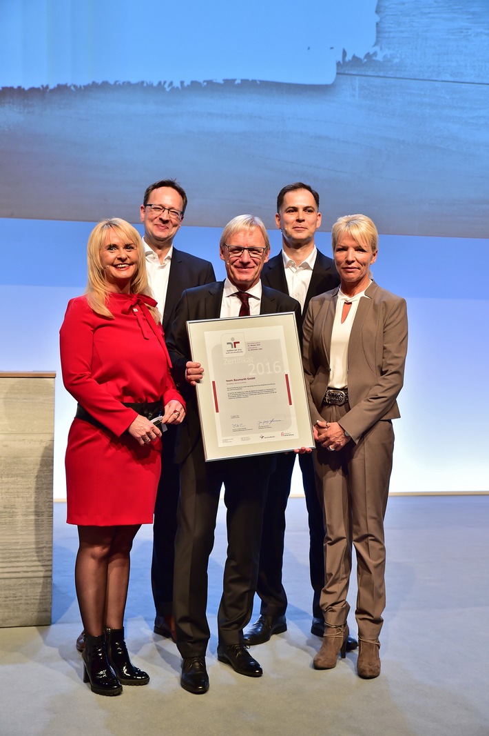 Ausgezeichnet: toom erhält Zertifikat „berufundfamilie“ / Familien- und lebensphasenbewusste Unternehmenskultur bei toom (FOTO)