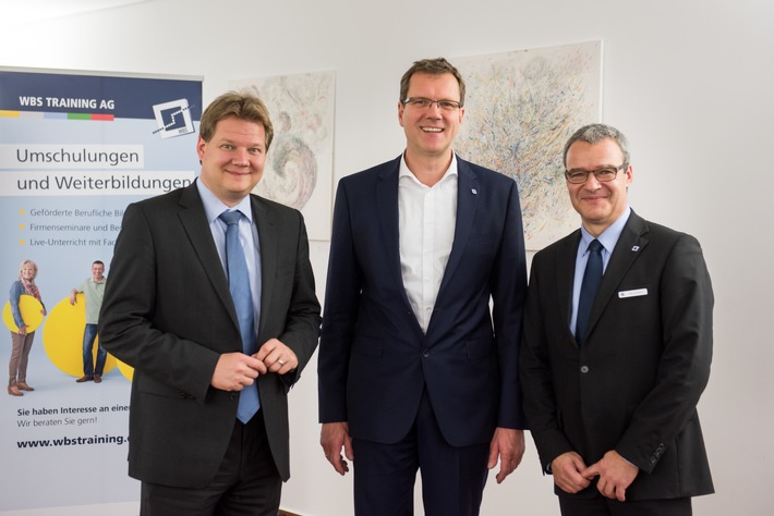 Digitalisierung der Aus- und Weiterbildung: Dialogüber Folgen, Perspektiven und Herausforderungen / Gespräch von Weiterbildungsanbieter WBS Training und Bundestagsabgeordneten Sven Volmering (FOTO)