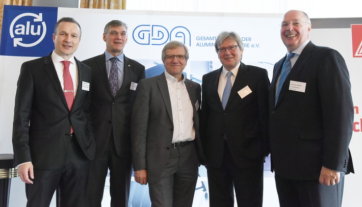 Branchendialog von GDA und IG Metall: Sozialpartner müssen moderne Industriepolitik mitgestalten (FOTO)