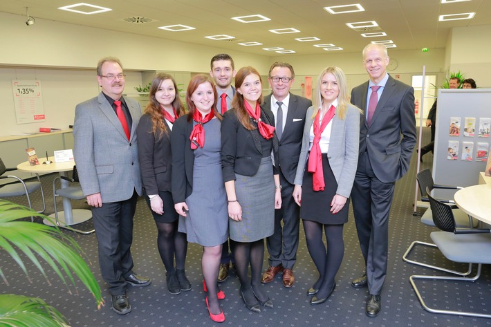 Santander Nachwuchs leitet Bank-Filiale in Oberhausen (FOTO)