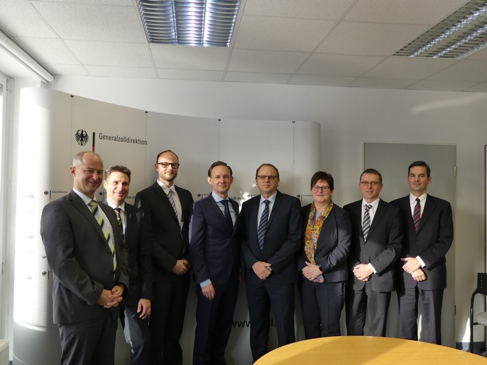 Generalzolldirektion im Dialog mit dem Bundesverband Paket und Expresslogistik 

Vizepräsident Haas trifft Verbandsvertreter in Bonn (FOTO)