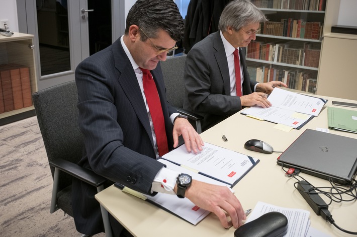 Santander und Technische Universität Dresden vereinbaren Partnerschaft (FOTO)
