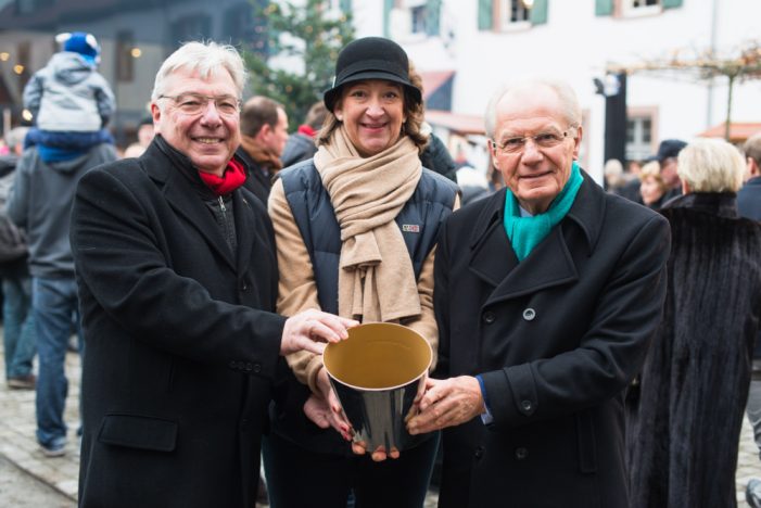Mehrere Hundert Besucher und 2.300-Euro-Spende: Weihnachtsmarkt im Kempinski Hotel Frankfurt ein voller Erfolg Mehrere Hundert Besucher und 2.300-Euro-Spende: Weihnachtsmarkt im Kempinski Hotel Frankfurt ein voller Erfolg