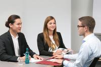 Ausbildungsplatzsuche: Wer nachhakt, zeigt echtes Interesse