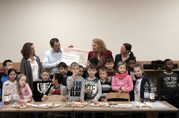 DANK EDENRED STARTEN 2017 60 MÜNCHNER SCHÜLER SATT IN DEN SCHULTAG