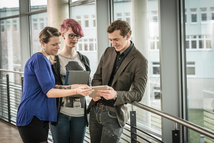 Hochschulweiterbildung ausnahmsweise kostenfrei / Seltene Gelegenheit für Bildungsinteressierte aus den Bereichen Energietechnik, Bildung, Medizin und Bauwesen (FOTO)