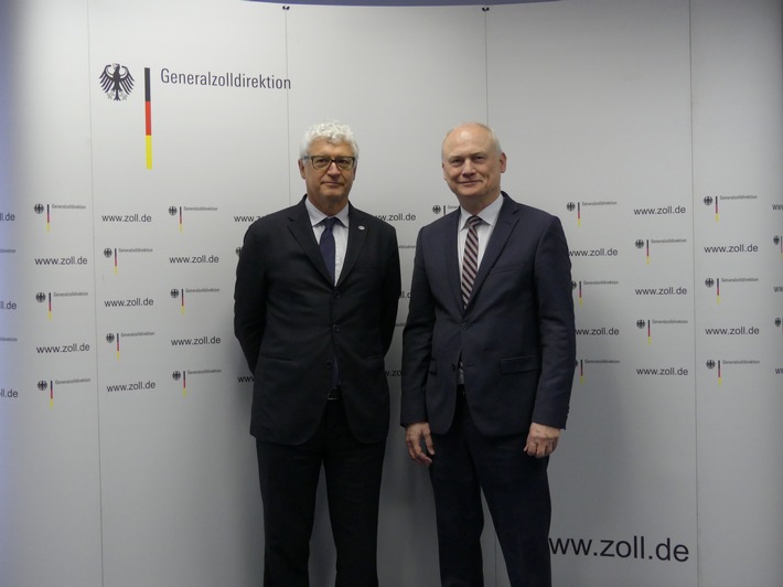 Close Cooperation: German Customs and the European Anti-Fraud Office

Giovanni Kessler, Head of OLAF meets Customs Director General Uwe Schröder in Bonn (FOTO)