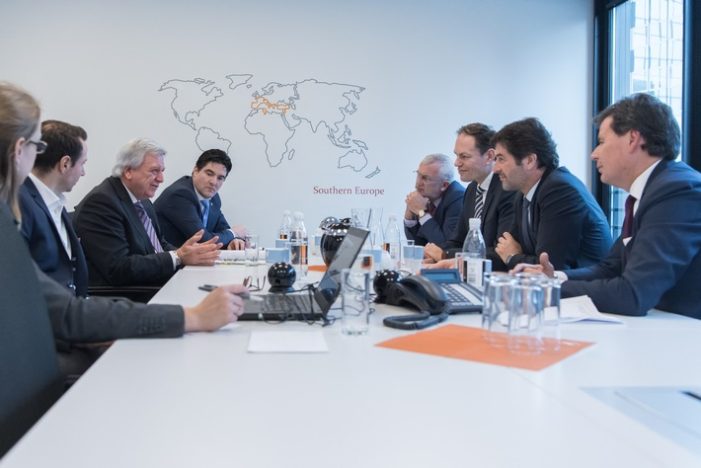 Ministerpräsident Bouffier tauscht sich mit der ManpowerGroup über Arbeitsmarktprojekte in Hessen aus (FOTO)