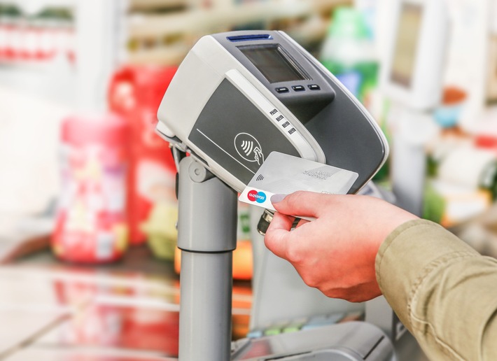 Mit der Girokarte kontaktlos bei ALDI bezahlen (FOTO)