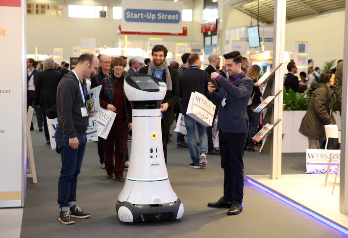 Internet World Messe 2017: Die Verkaufsroboter kommen (FOTO)