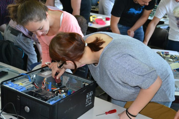 Informatik wird weiblich – Erstmals mehr Frauen als Männer in einem IT Studiengang der Hochschule Reutlingen