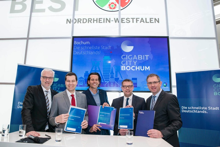 Unitymedia und Stadt Bochum bauen erste Gigabit-City Deutschlands / Partnerschaft macht Gigabit-Geschwindigkeiten großflächig in deutscher Großstadt verfügbar (FOTO)