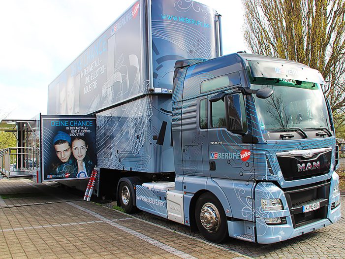 Nachwuchsgewinnung für technische Berufe auf Achse – im M+E InfoTruck und beim bbw in Frankfurt (Oder)