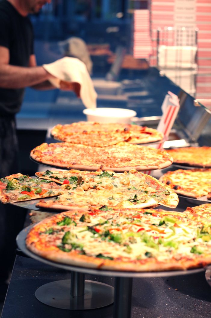 KISS * PIZZA * PASTA * BURGER sucht Franchise-Partner für 10 vorliegende Mietangebote an Hauptbahnhöfen!