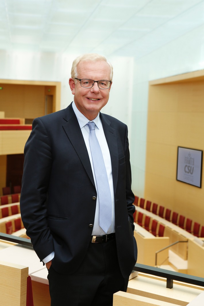 Thomas Kreuzer: Doppelpass ist ein echtes Integrationshindernis – EU-Beitrittsverhandlungen beenden / Notwendigen Diskurs zur Integration ohne linke Lebenslügen führen (FOTO)
