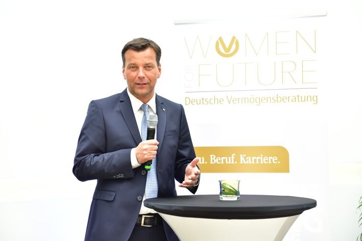 Frauenkongress der Deutschen Vermögensberatung AG (DVAG): Starke Frauen in Marburg: Erstklassige Vermögensberatung ist nicht nur Männersache (FOTO)
