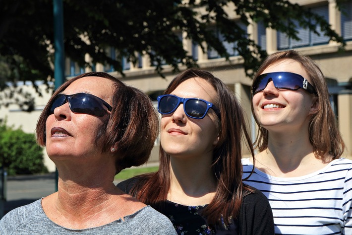 Sonnenbrillen müssen sicher schützen / BAuA gibt Tipps zum Kauf von Sonnenbrillen (FOTO)