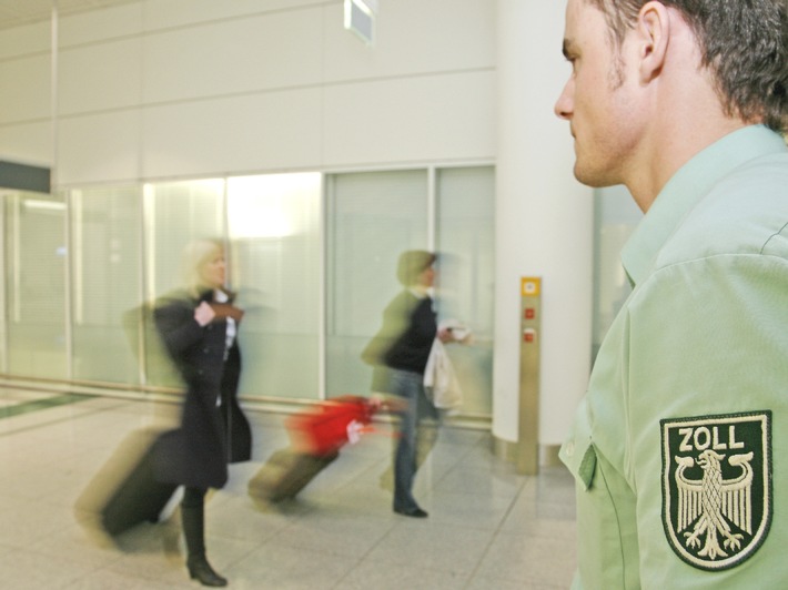 EuGH: Bargeld  muss auch in  Transitzonen an Flughäfen der EU angemeldet werden – Neues Urteil  bestätigt die bestehende Anmeldepflicht (FOTO)