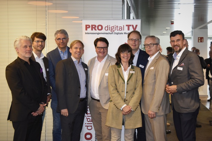 42. Medienfrühstück von PROdigitalTV: Vielfalt statt Verdrängung / Medienübergreifende Plattformen und anspruchsvolle Technik kreieren neue Standards für Web und TV (FOTO)