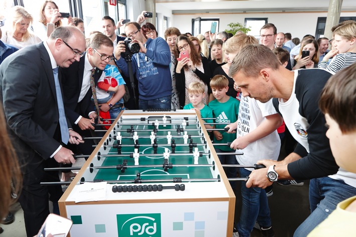 Die PSD Bank Köln eG geht mit Lukas Podolski in die Verlängerung (FOTO)
