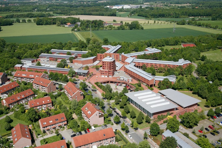 Feierstunde beim Zoll/
30 Jahre Bildungs- und Wissenschaftszentrum in Münster (FOTO)
