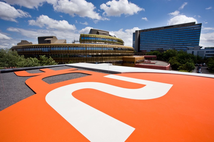 Großes Vertrauen in öffentlich-rechtlichen Rundfunk und Printmedien / 
ZDF-Umfrage: Glaubwürdigkeit öffentlich-rechtlicher Sender und Nachrichtensendungen wächst (FOTO)
