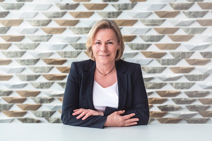 Nachgefragt! – Die Amundi-Studie zur Altersvorsorge / Frauen schieben das Thema private Altersvorsorge vor sich her (FOTO)