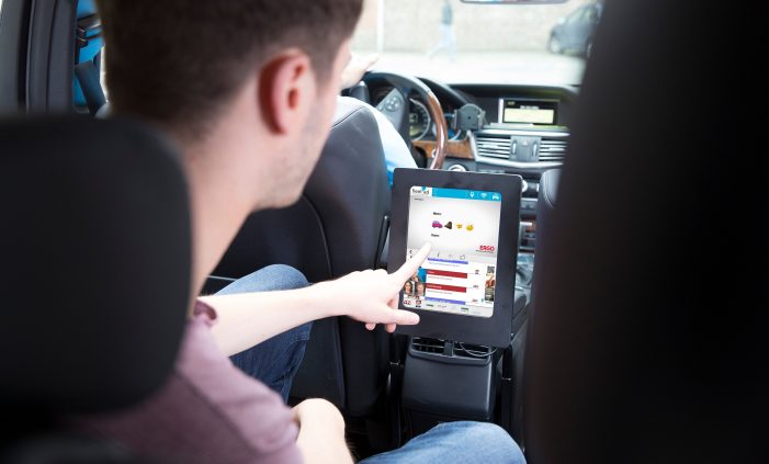 Ergo verlängert Emoji-Kampagne in Taxis von fleet ad