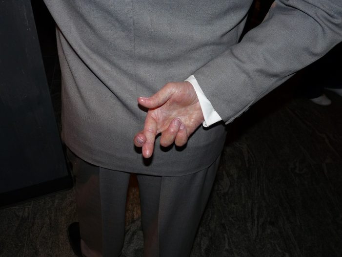 „Der hat die Finger gehoben…“ „Der hat die Finger gehoben…“