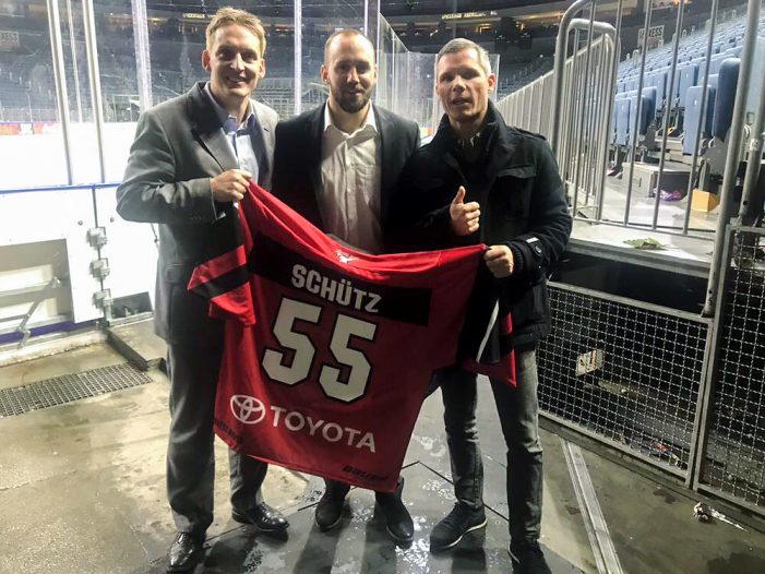 Allianz Generalvertretung Lorbetzki & Berg versteigert Kölner-Haie-Trikot für den guten Zweck