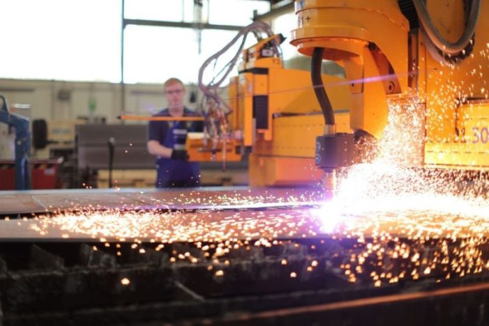 Der Laser – Lichtschwerter und Arbeitsgerät Der Laser – Lichtschwerter und Arbeitsgerät