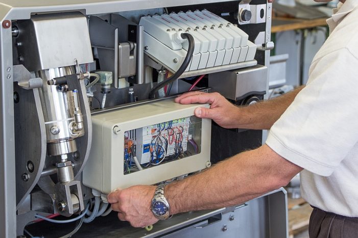 Freier Texter schreibt Webseiten für Technik und Industrie Freier Texter schreibt Webseiten für Technik und Industrie
