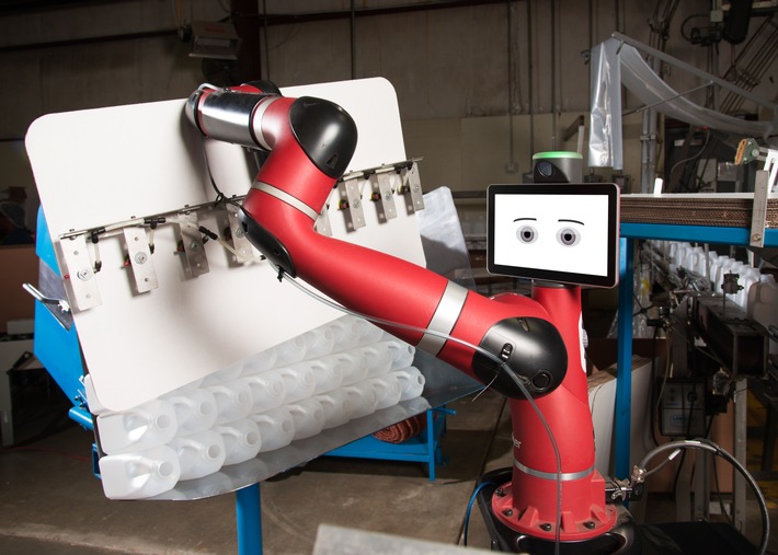 Rethink Robotics Cobot Sawyerüberbrückt Fachkräftemangel und verbessert kundenspezifische Anpassungen bei Blasformhersteller Cox Container (FOTO)