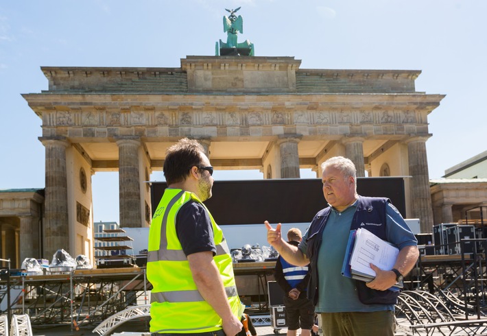 Sicherheit bei Events: Veranstalter in der Verantwortung / 
TÜV Rheinland: Baurechtliche Bestimmungen regeln Genehmigungssituation / Verhaltenshinweise beachten / Bei Unwetter Schutz suchen (FOTO)
