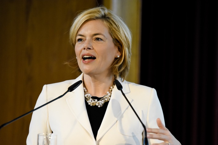 Klöckner 100 Tage Bundesernährungsministerin: Lebensmittelwirtschaft fordert europäische Lösungen (FOTO)