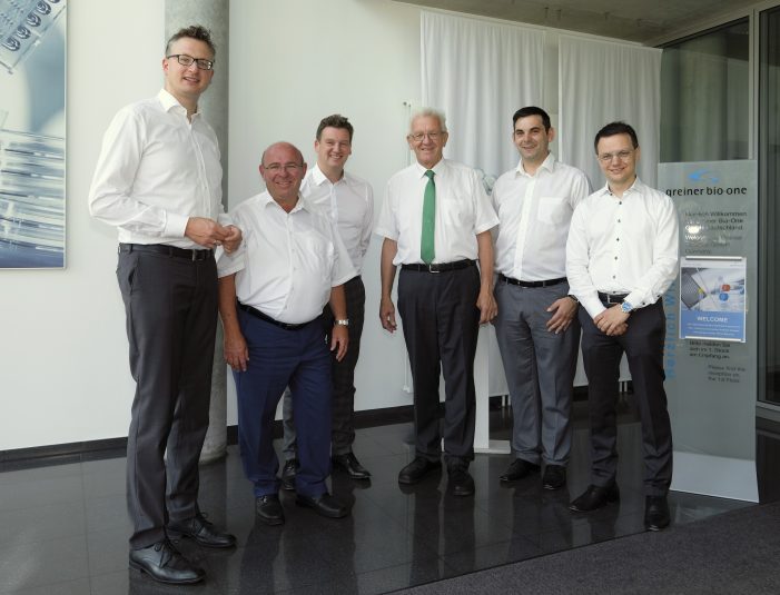 Hoher Besuch zum Jubiläum von Greiner Bio-One