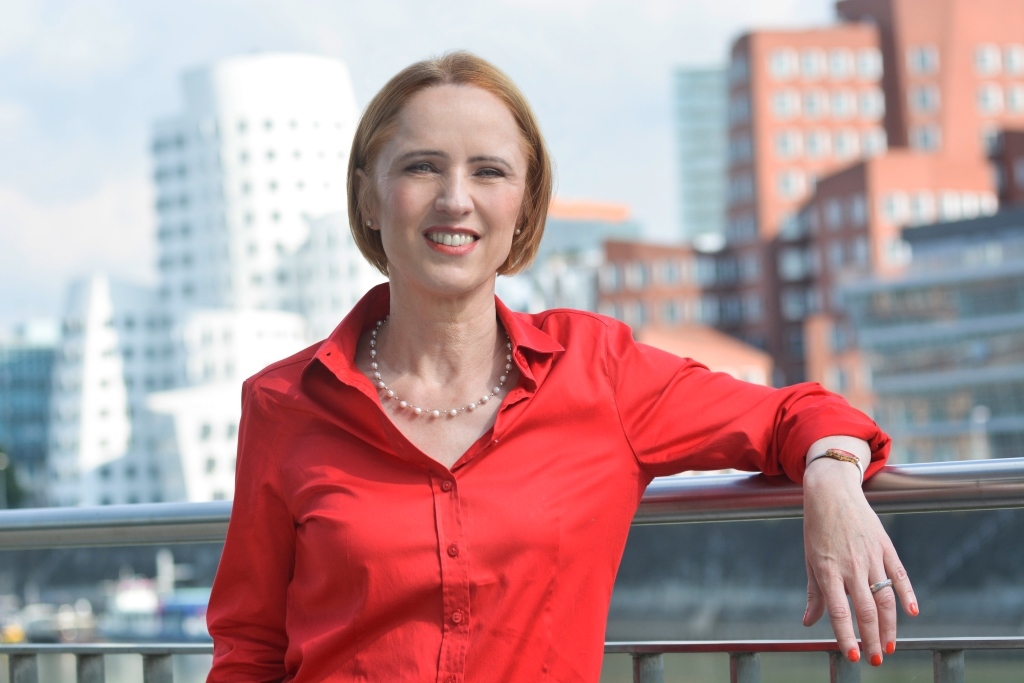 Keynote-Speaker Prof. Dr. Claudia Hilker zur Digital Business Transformation Keynote-Speaker Prof. Dr. Claudia Hilker zur Digital Business Transformation