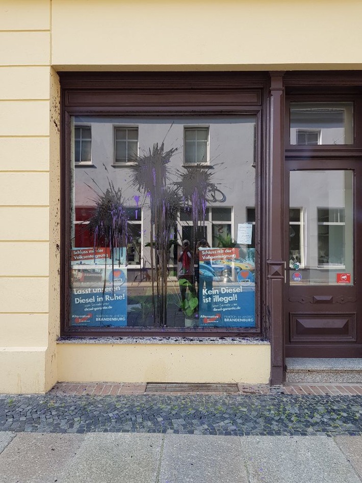 Farbanschlag auf Bürgerbüro in Cottbus: AfD-Fraktion verurteilt Hetze und Gewalt (FOTO)