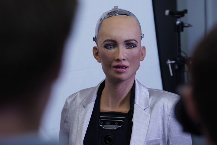 new.New Festival: Humanoider Roboter Sophia nimmt Besucher mit in Zeitalter der künstlichen Intelligenz (FOTO)