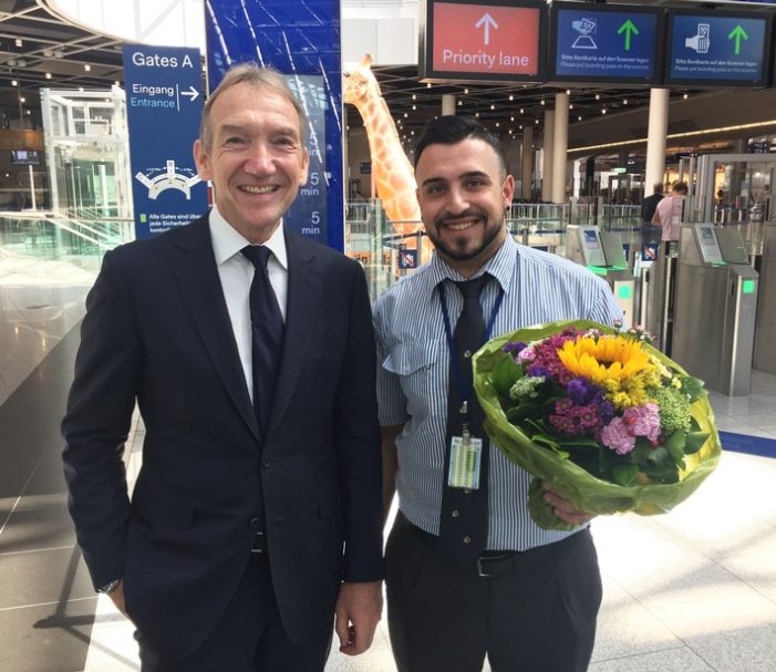 Passagierkontrollen am Flughafen Düsseldorf: KÖTTER Aviation Security begrüßt 1.000. Mitarbeiter / Plus von 20 % im Vergleich zum Vorjahr (FOTO)