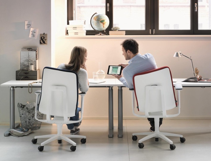 Für mehr Bewegung am Arbeitsplatz – Aktiv-Bürostühle von Wilkhahn mit AGR-Gütesiegel ausgezeichnet (FOTO)
