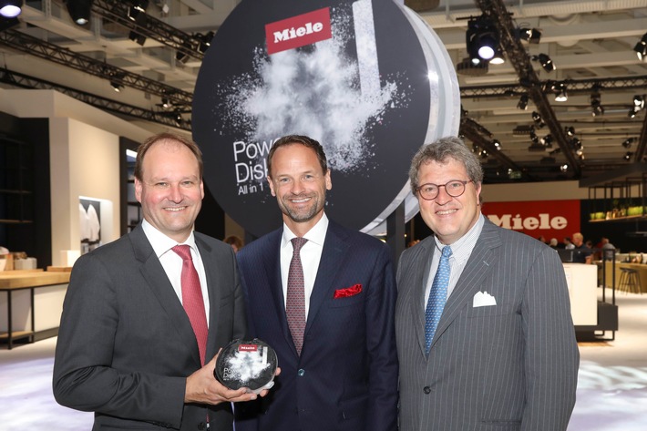 Miele-Weltneuheit zur IFA: Geschirrspüler mit PowerDisk startet und dosiert autonom / Messemotto: #LifeBeyondOrdinary (FOTO)