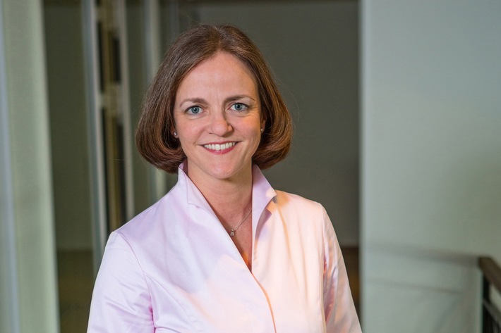 Iris Grewe wird Deutschlandchefin von BearingPoint / Greweübernimmt die Leitung der Region Deutschland, Tschechien und Rumänien von Kiumars Hamidian nach dessen Amtsantritt als Managing Partner (FOTO)