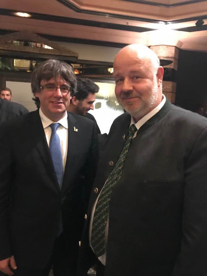 Bayernpartei: Zusammentreffen von Carles Puidgemont und Florian Weber (FOTO)