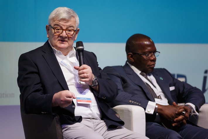 Joschka Fischer beim Rhodes Forum: Gegenpol zu Multilateralismus ist Nationalismus (FOTO)