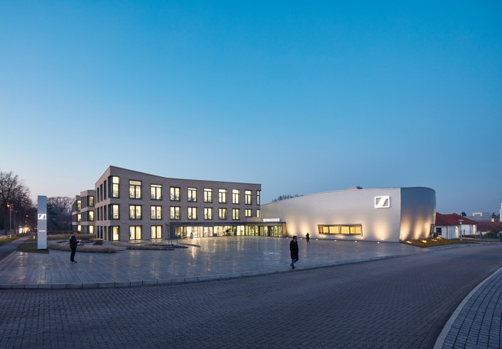 Bewerbungsschluss „22. Karrieretag Familienunternehmen“ bei Sennheiser in der Wedemark / Absolventen, Fach- und Führungskräfte können sich noch bis zum 15. Oktober bewerben (FOTO)
