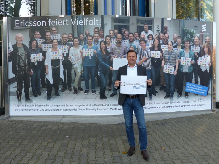 Mitarbeiterinnen und Mitarbeiter ausüber 70 Nationen feiern Diversity bei Ericsson Deutschland (FOTO)